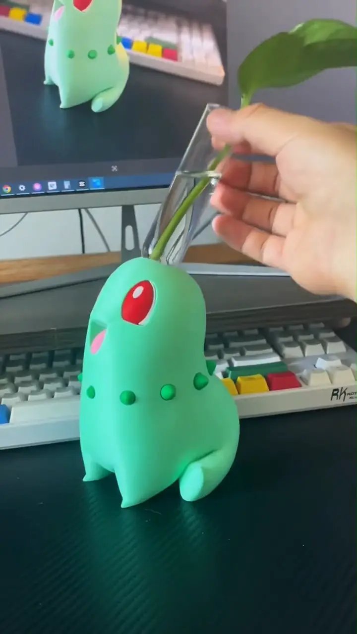 3D printed Chikorita propagation vase for desk plants